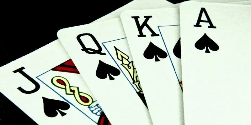 Tổng quan cơ bản về cách chơi Poker 4 lá